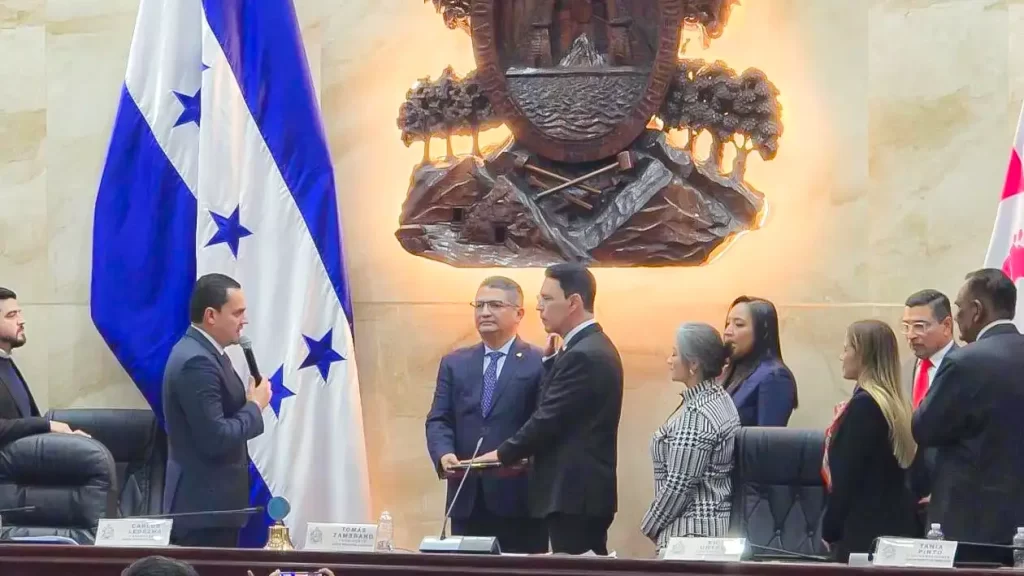 Congreso nombra nuevo procurador PGR Dagoberto Aspra