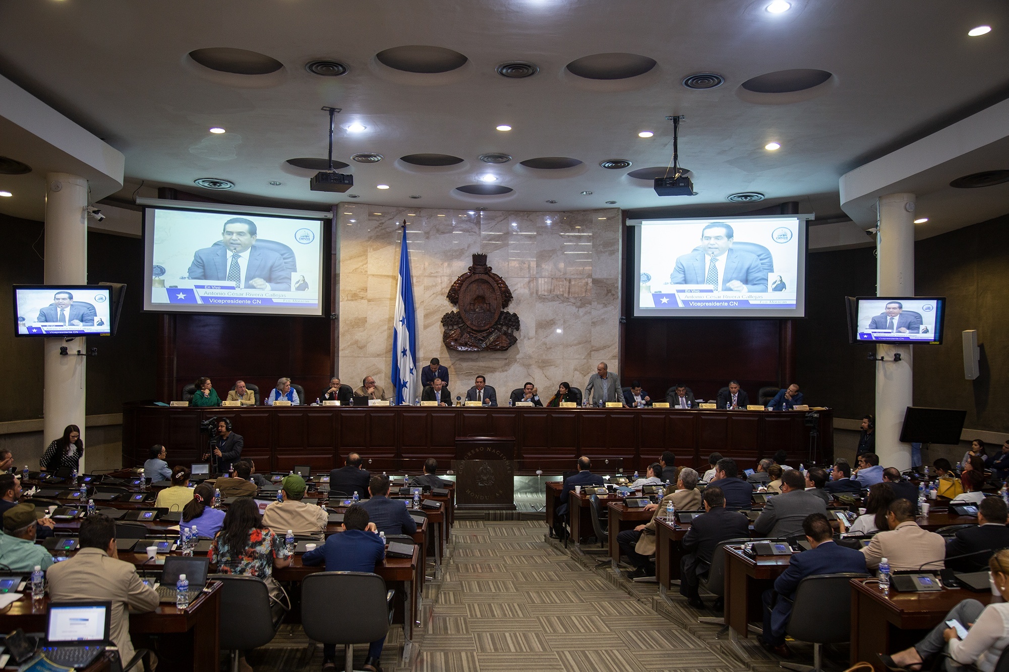 Congreso Nacional discute reforma eléctrica relacionada con la ENEE