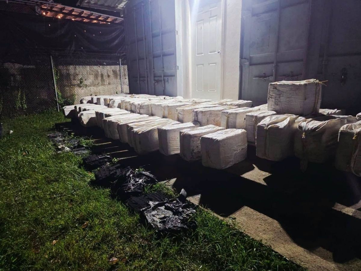 Fardos de presunta cocaína incautados durante operativo en El Progreso, Yoro